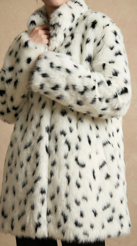 Kadın Desenli Suni Kürk Kaban – Benek desen Beyaz-Siyah - 38 Beden