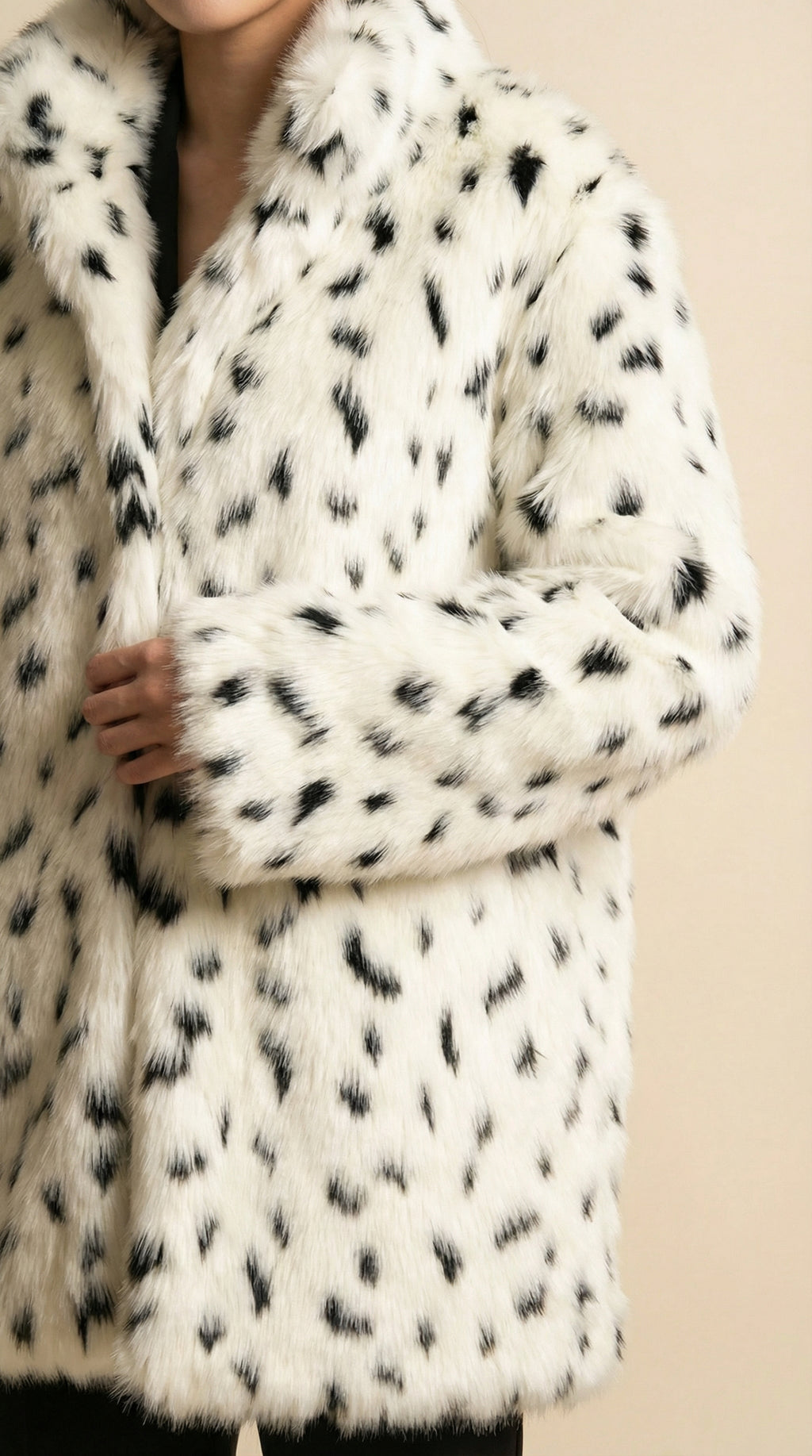 Kadın Desenli Suni Kürk Kaban – Benek desen Beyaz-Siyah