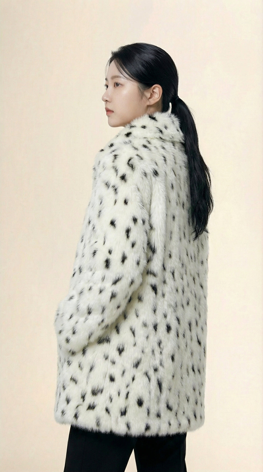 Kadın Desenli Suni Kürk Kaban – Benek desen Beyaz-Siyah