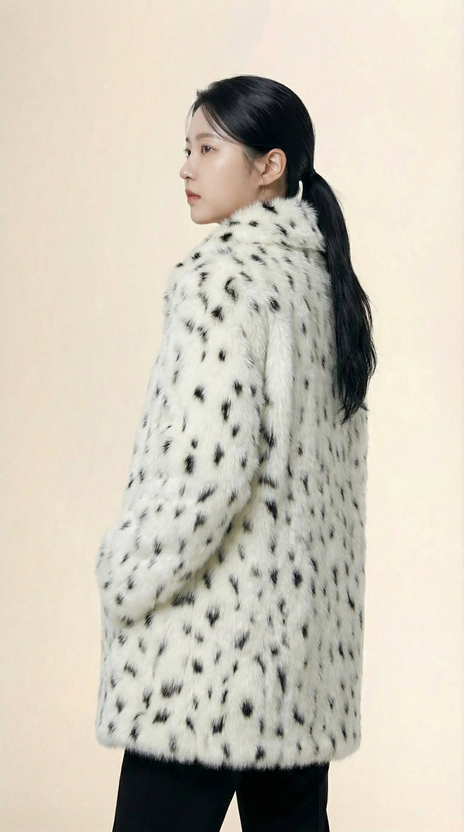 Kadın Desenli Suni Kürk Kaban – Benek desen Beyaz-Siyah