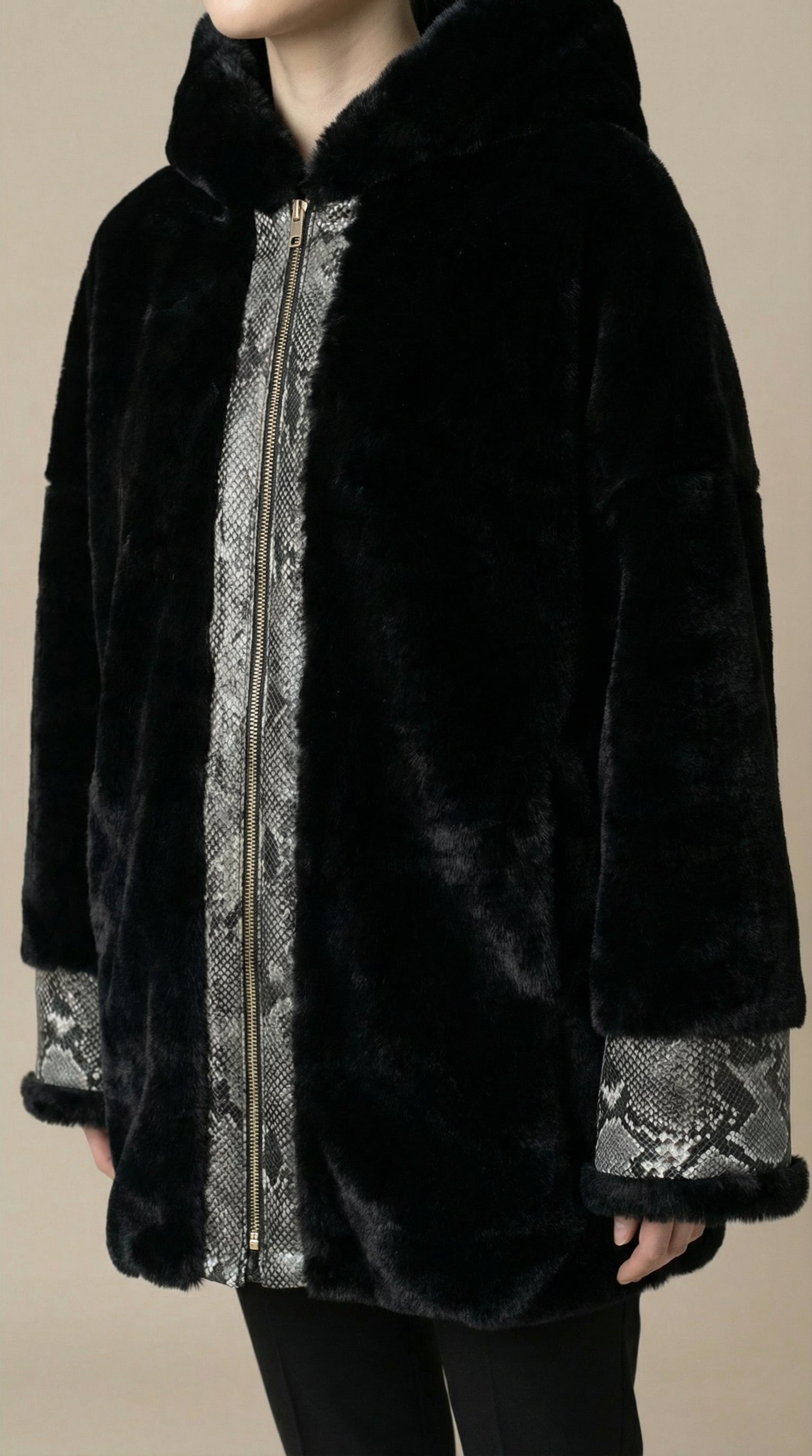 Kadın Suni Kürk Kaban – Bilek detayı Siyah