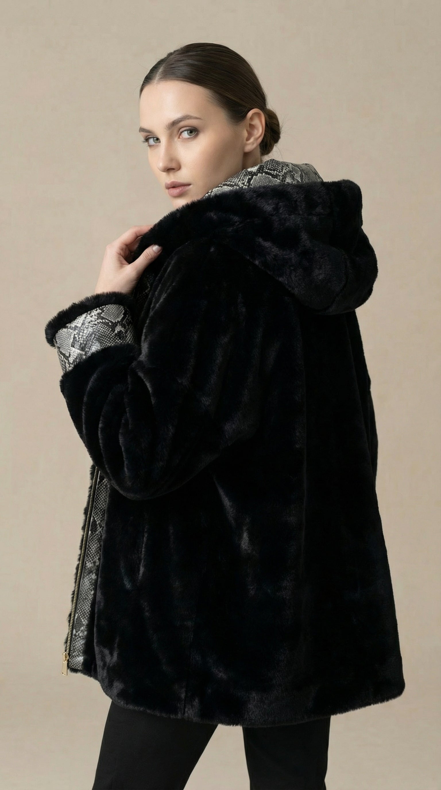 Kadın Suni Kürk Kaban – Bilek detayı Siyah