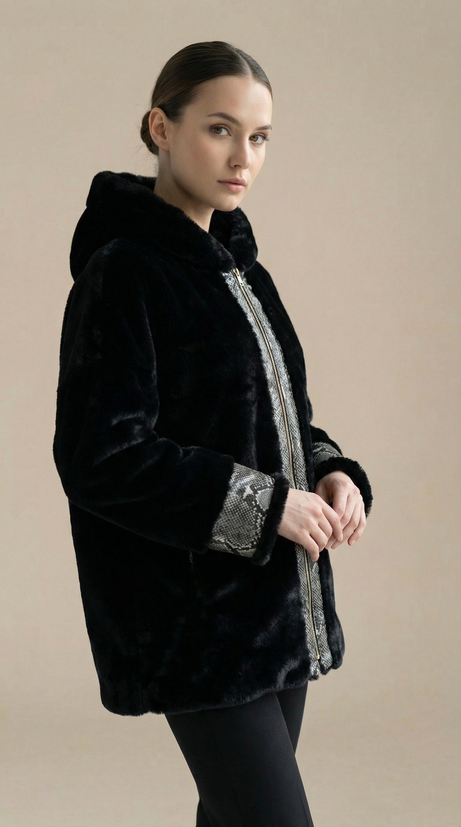 Kadın Suni Kürk Kaban – Bilek detayı Siyah